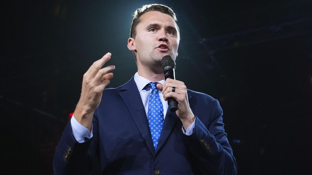 Charlie Kirk, aliado de Trump y figura clave de la ultraderecha en EEUU, recibe un disparo en una charla en una universidad de Utah