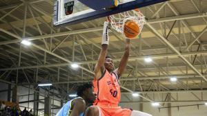 Dabone machaca el aro del Gran Canaria en el encuentro de la Liga U