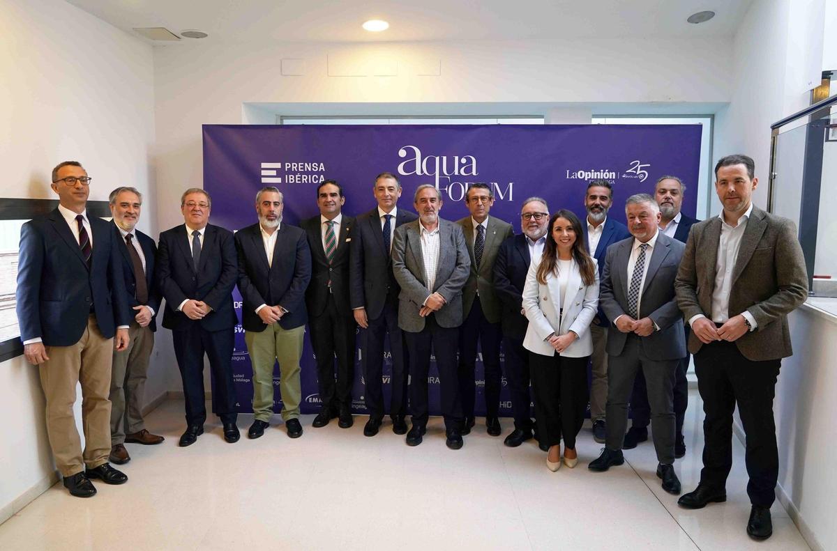 Foto de familia de todos los participantes en la III edición de Aquaforum