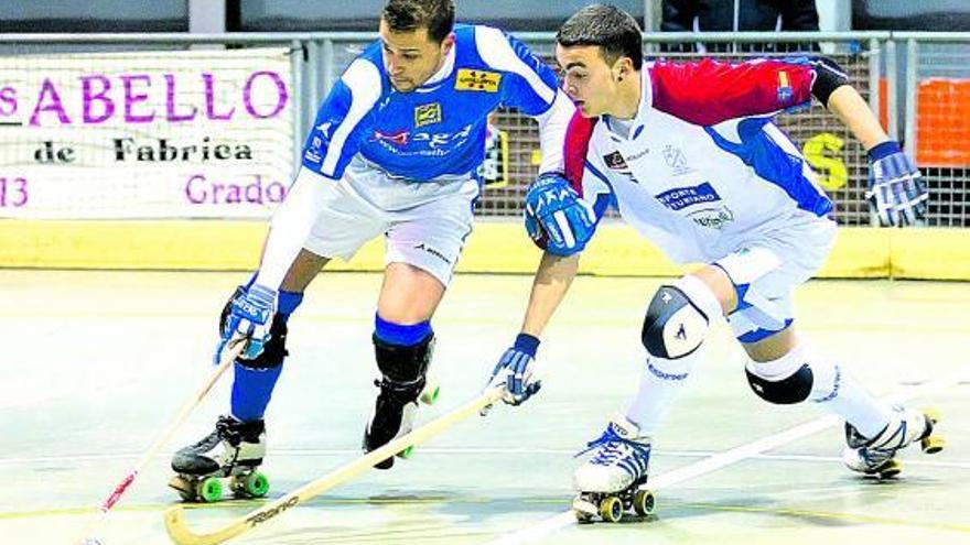 Javier Quintanal intenta controlar la bola ante un jugador del Mataró.