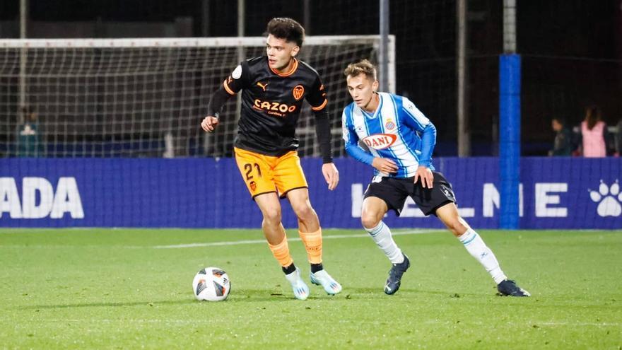 El Mestalla asalta el liderato con una goleada (0-6) de escándalo