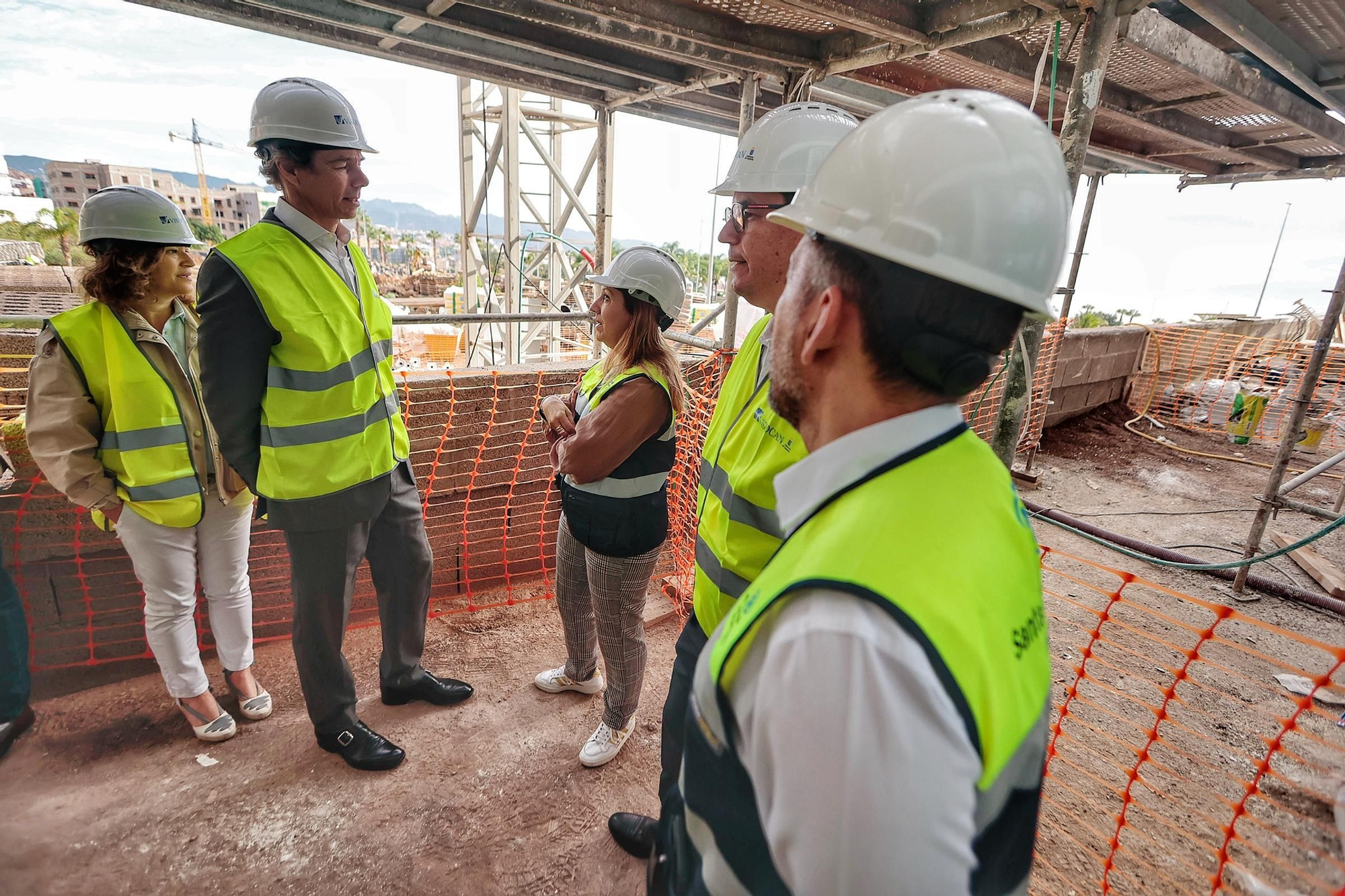 Visita al piso piloto de las 100 vivienda de Visocan en Santa Cruz de Tenerife