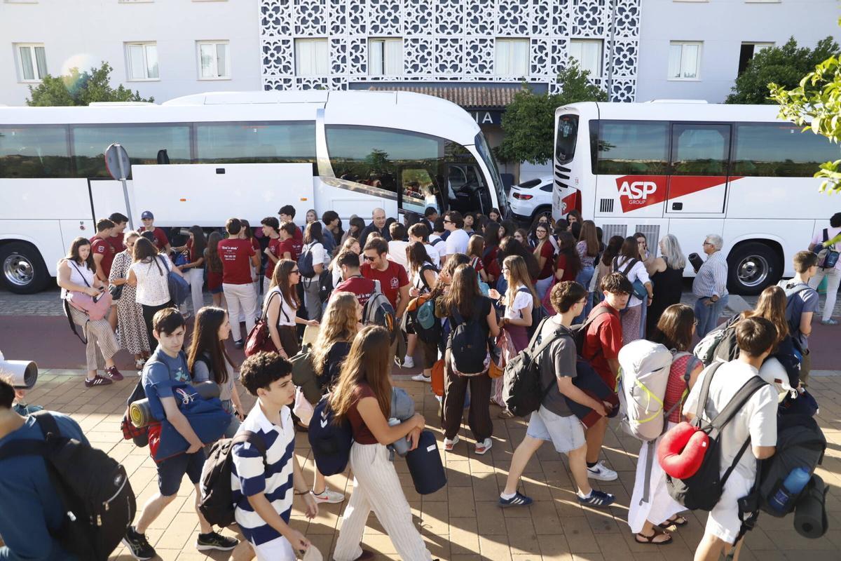 Más de 1.200 jóvenes cordobeses ponen rumbo a Madrid para encontrarse con León XIV