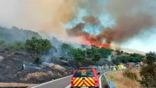 Cómo actuar ante un incendio si te pilla conduciendo
