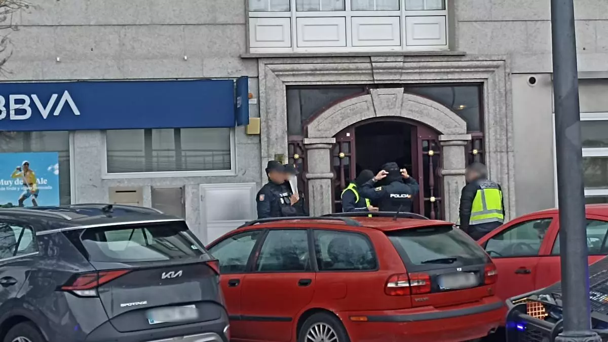 Un alijo de 22 kilogramos de heroína en Francia desató los registros policiales en O Salnés