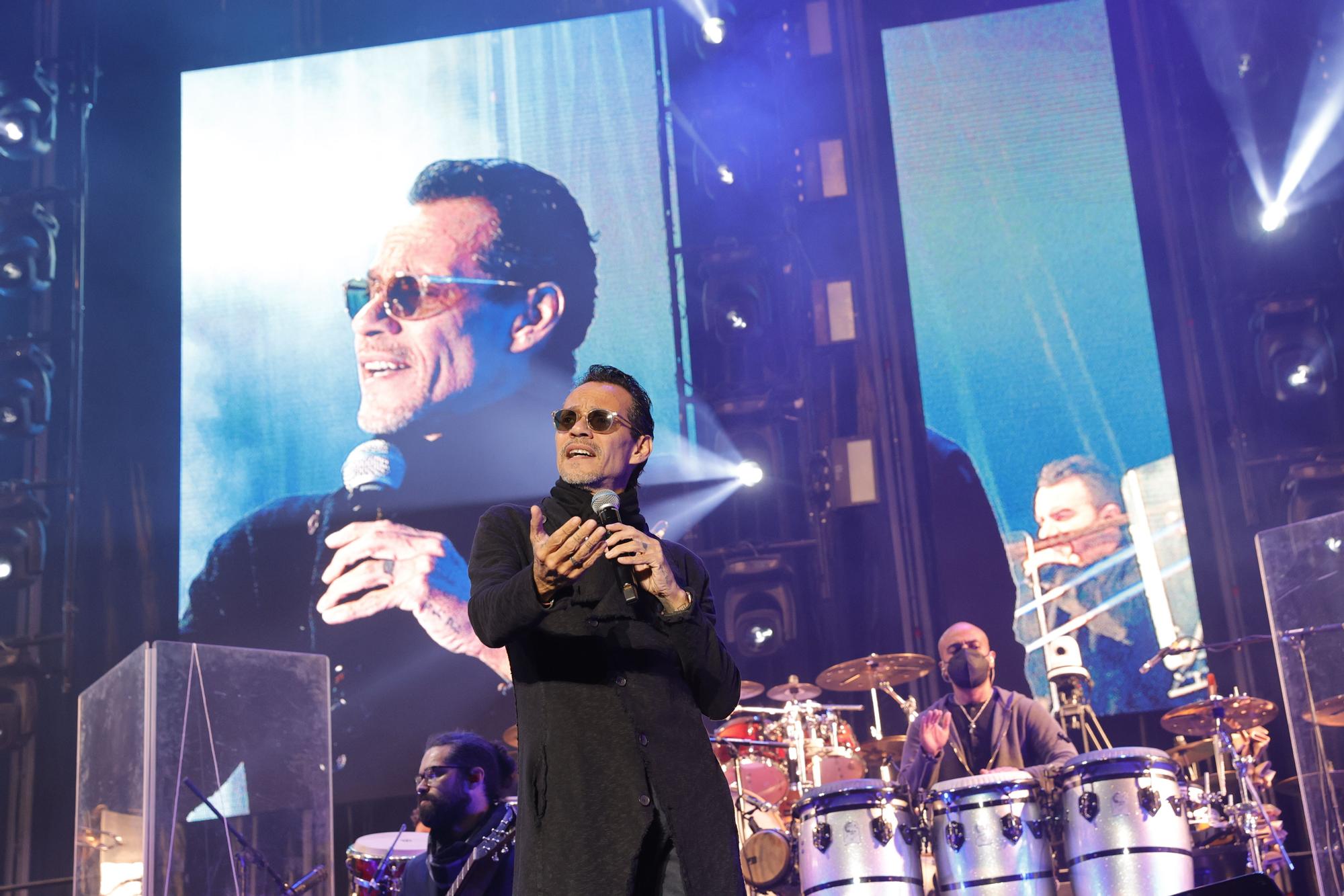 La espera "valió la pena": Marc Anthony parte caderas en Oviedo a ritmo de salsa