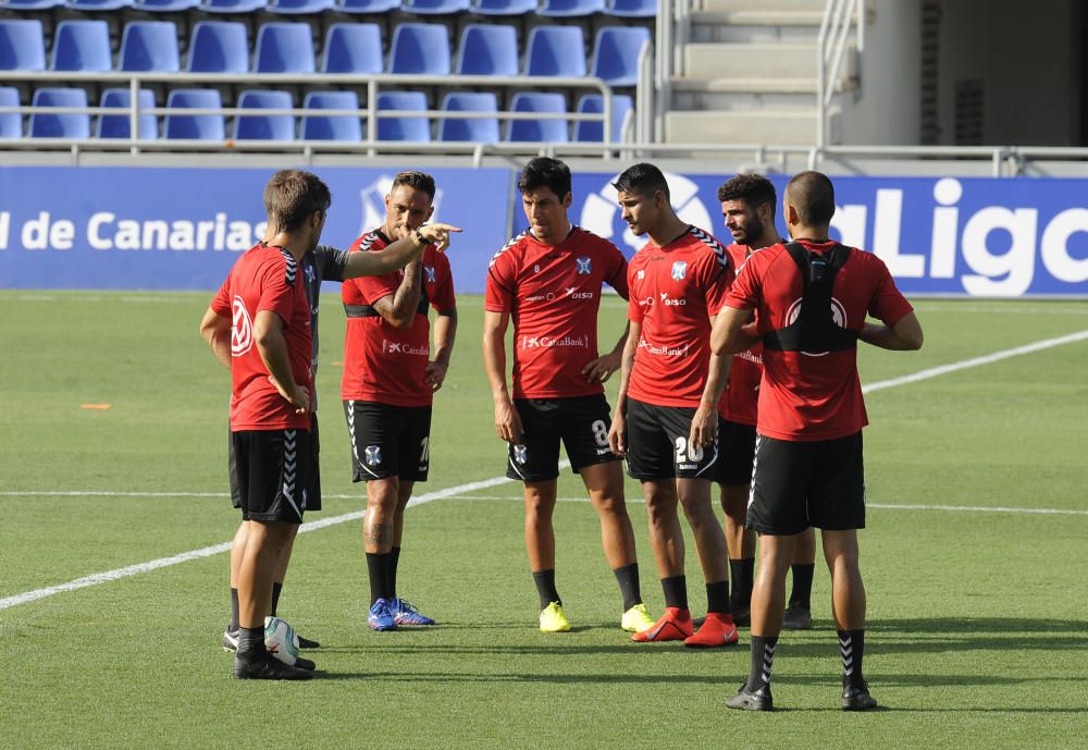 El CD Tenerife vuelve a entrenar en casa