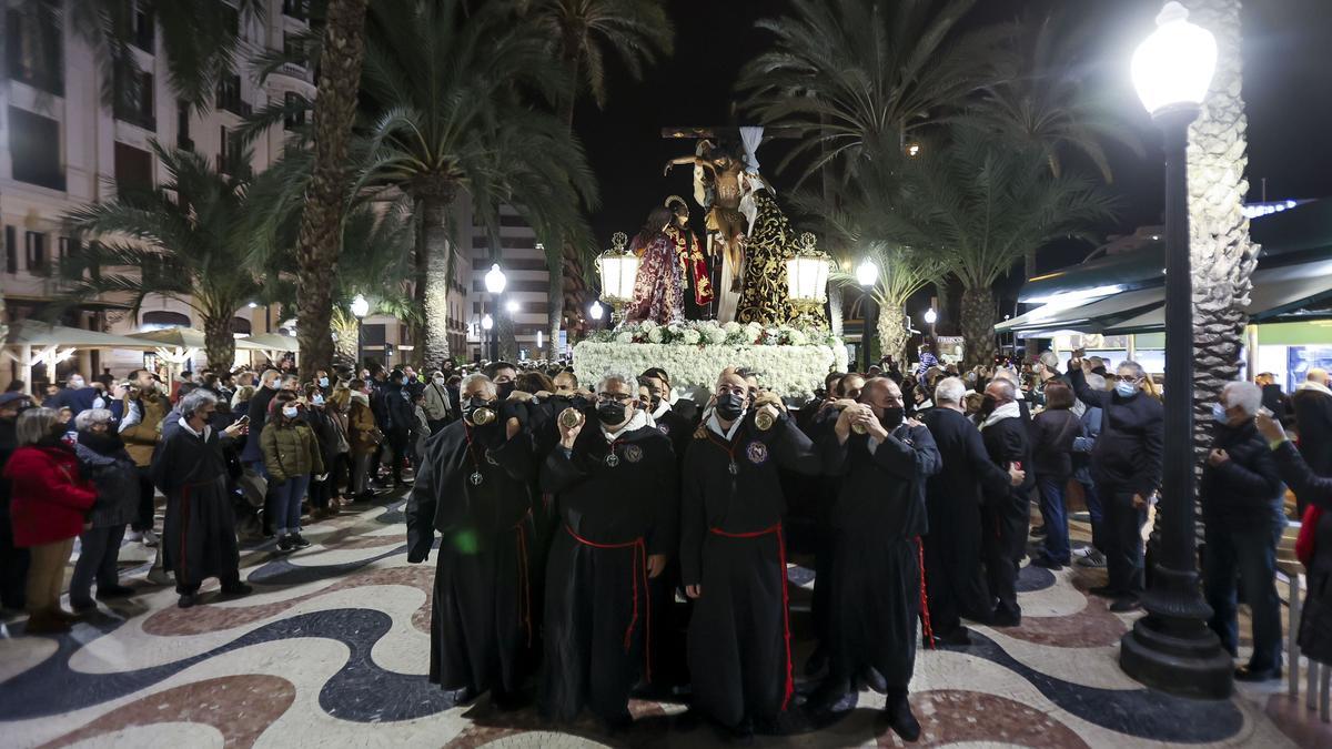 Las procesiones vuelven a las calles de Alicante dos años después