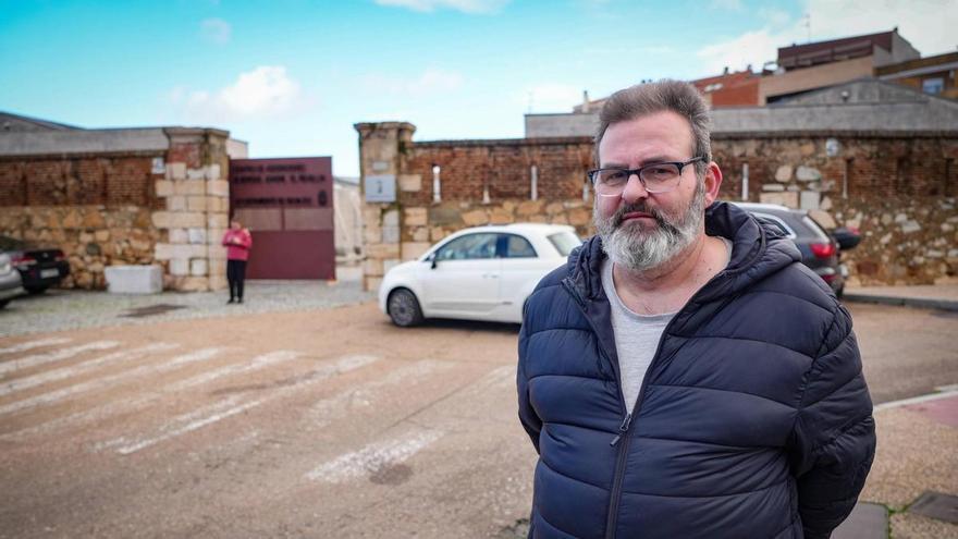 "Es más traumático lo que te encuentras al volver que el propio desalojo": la comunidad Arca de Noé de Badajoz, alojada de nuevo en el albergue El Revellín