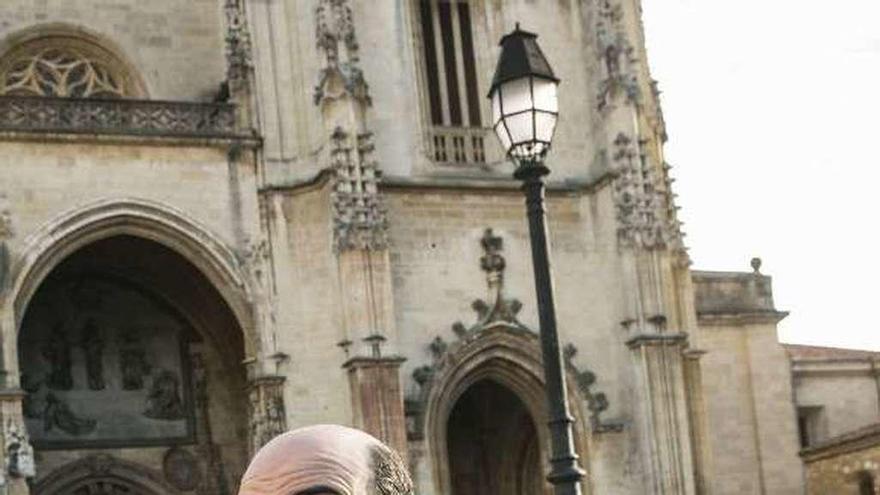 Agustín Iglesias Caunedo, ayer, en la plaza de la Catedral.