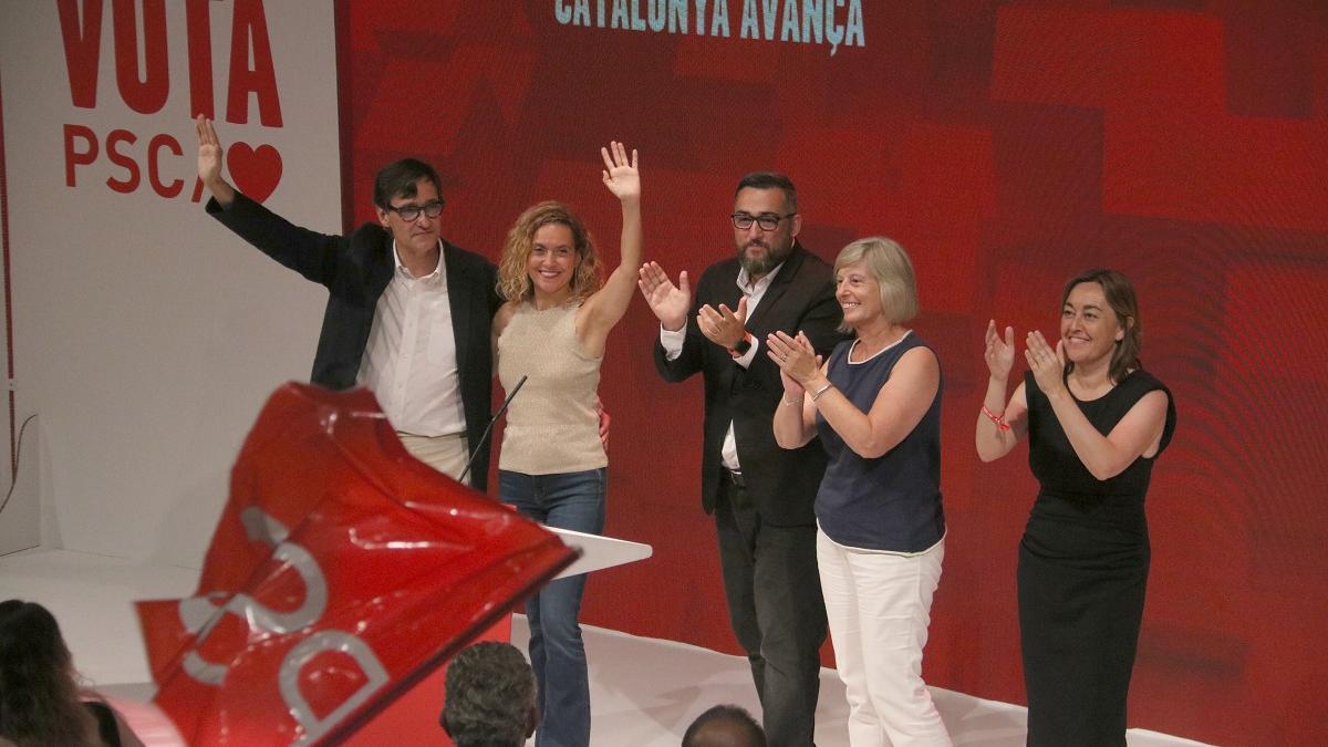 El líder del PSC, Salvador Illa, y la candidata Meritxell Batet, en el mitin de Girona