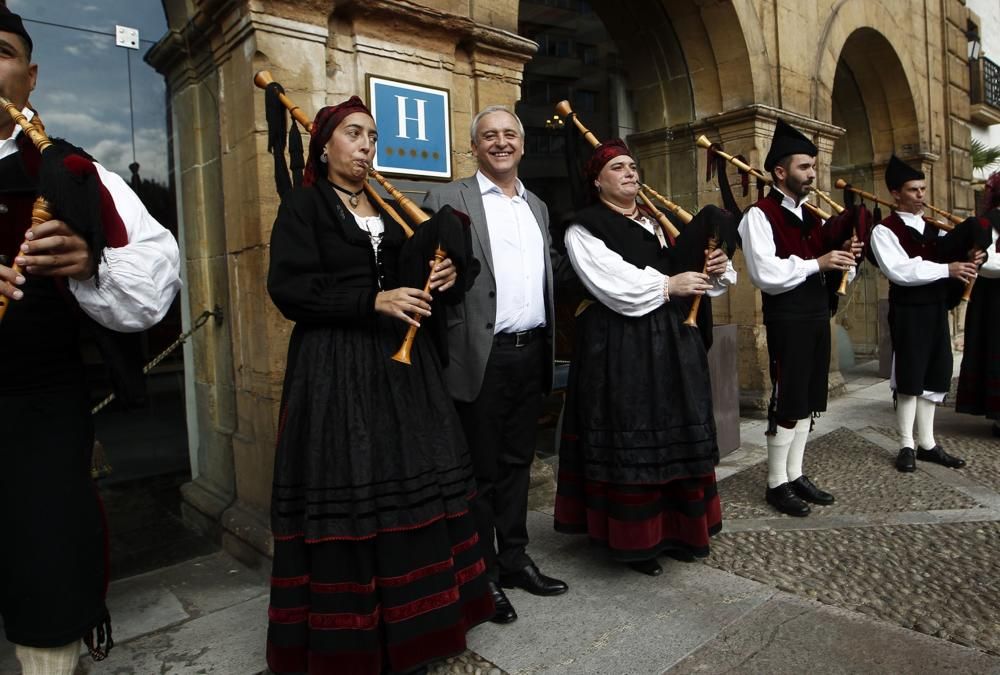 Llegada del premio "Princesa de Asturias" de la Concordia, Pedro Puig Pérez