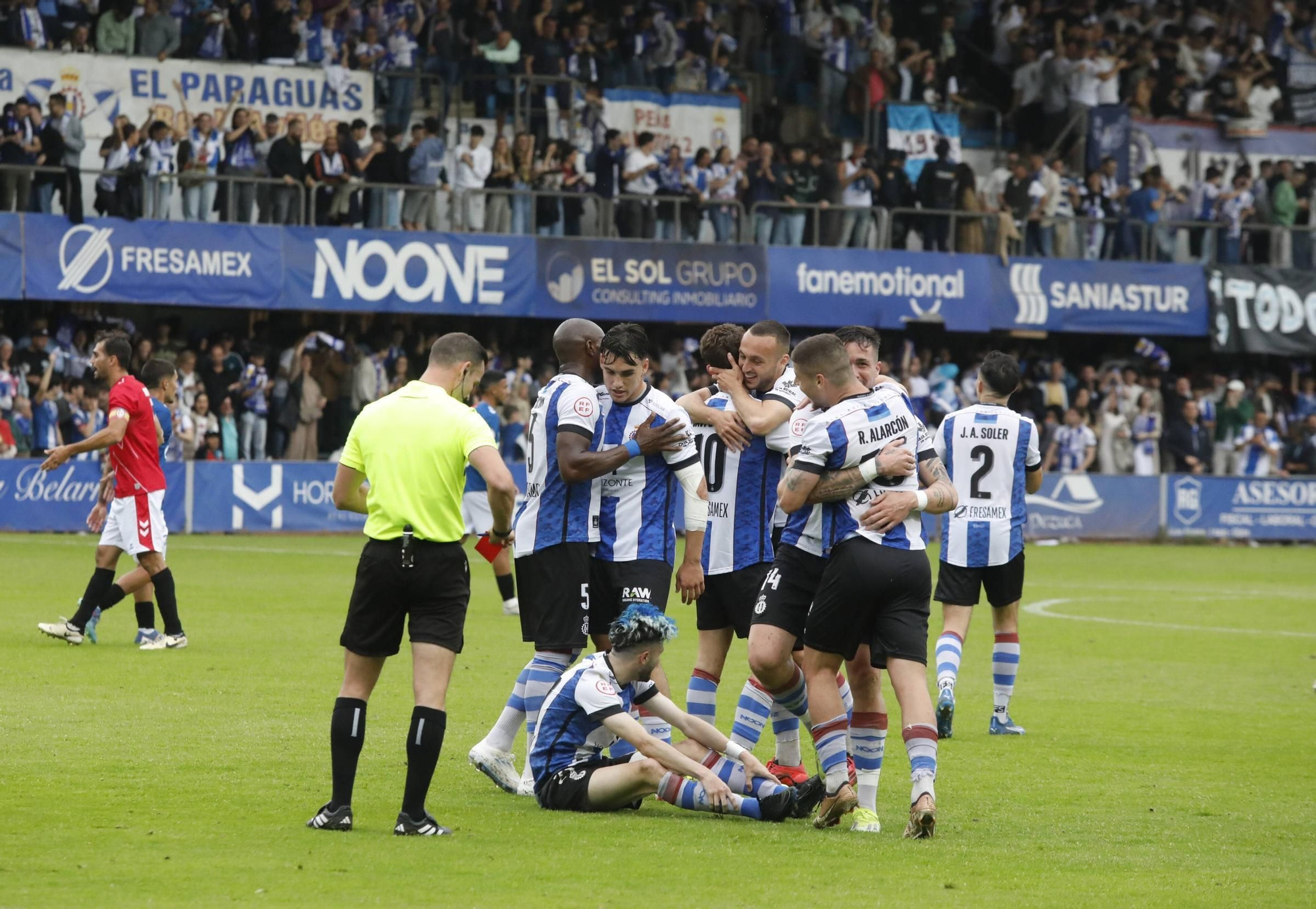 EN IMÁGENES: La final por el ascenso entre Avilés y Rayo Majadahonda vivida en el Suárez Puerta