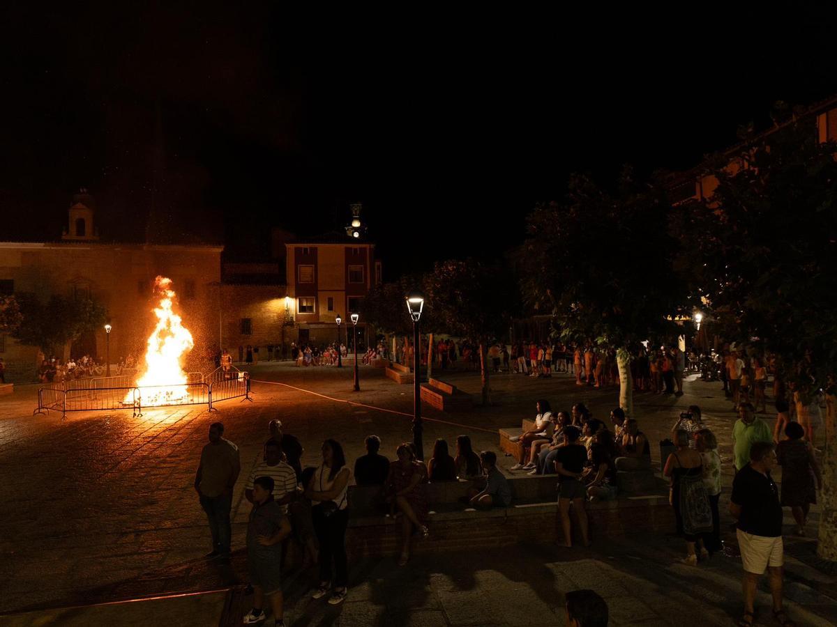 Una noche mágica en las hogueras de la noche de San Juan en Tagarabuena y Toro Una noche mágica en las hogueras de la noche de San Juan en Tagarabuena y Toro