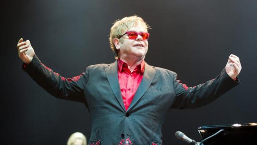 Elton John lanza una campaña contra el sida por San Valentín