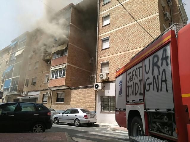 Fallece una mujer en el incendio de una vivienda en Málaga