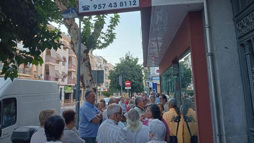 Colas para reservar un viaje del Imserso antes del &#039;boom&#039; de jubilaciones: &quot;Si no van a sacar las plazas suficientes, que lo quiten&quot;