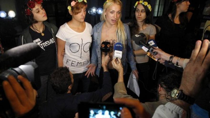 Activistas de Femen irrumpen semidesnudas en el Congreso