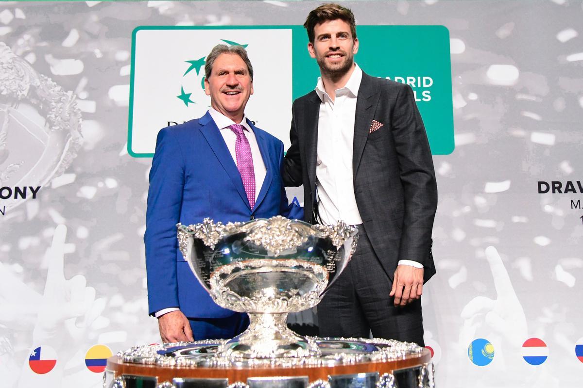 Gerard Piqué, con el presidente de la ITF, David Haggerty, en el sorteo de la Copa Davis de 2019