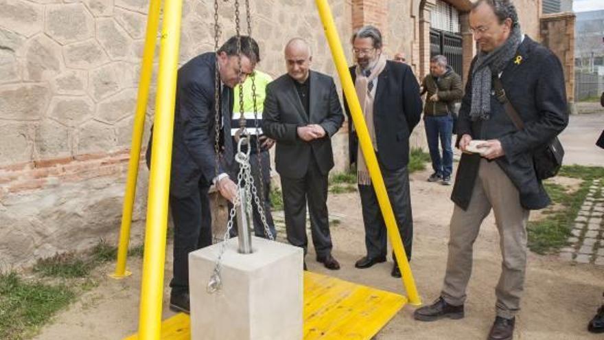 D&#039;esquerra a dreta, Valentí Junyent, Valentí Martínez i el rector de la UVic-UCC, Jordi Montaña