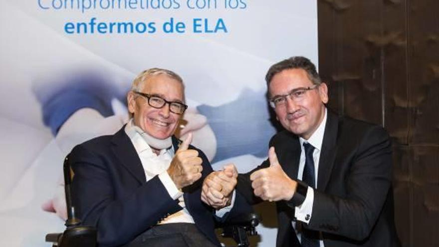 El director de la Fundación La Caixa, J. Giró, y Francisco Luzón.