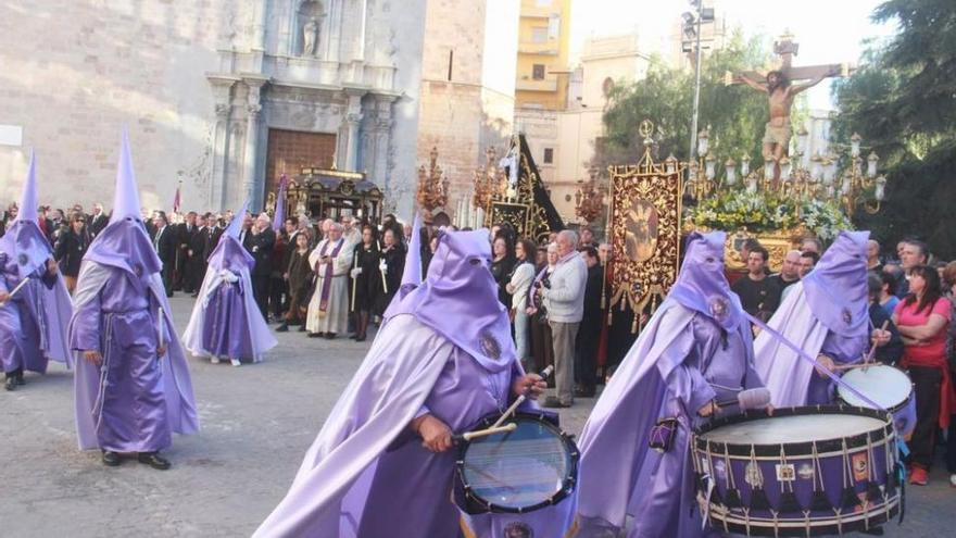 Más de 1.000 cofrades desfilan en la procesión diocesana de Burriana