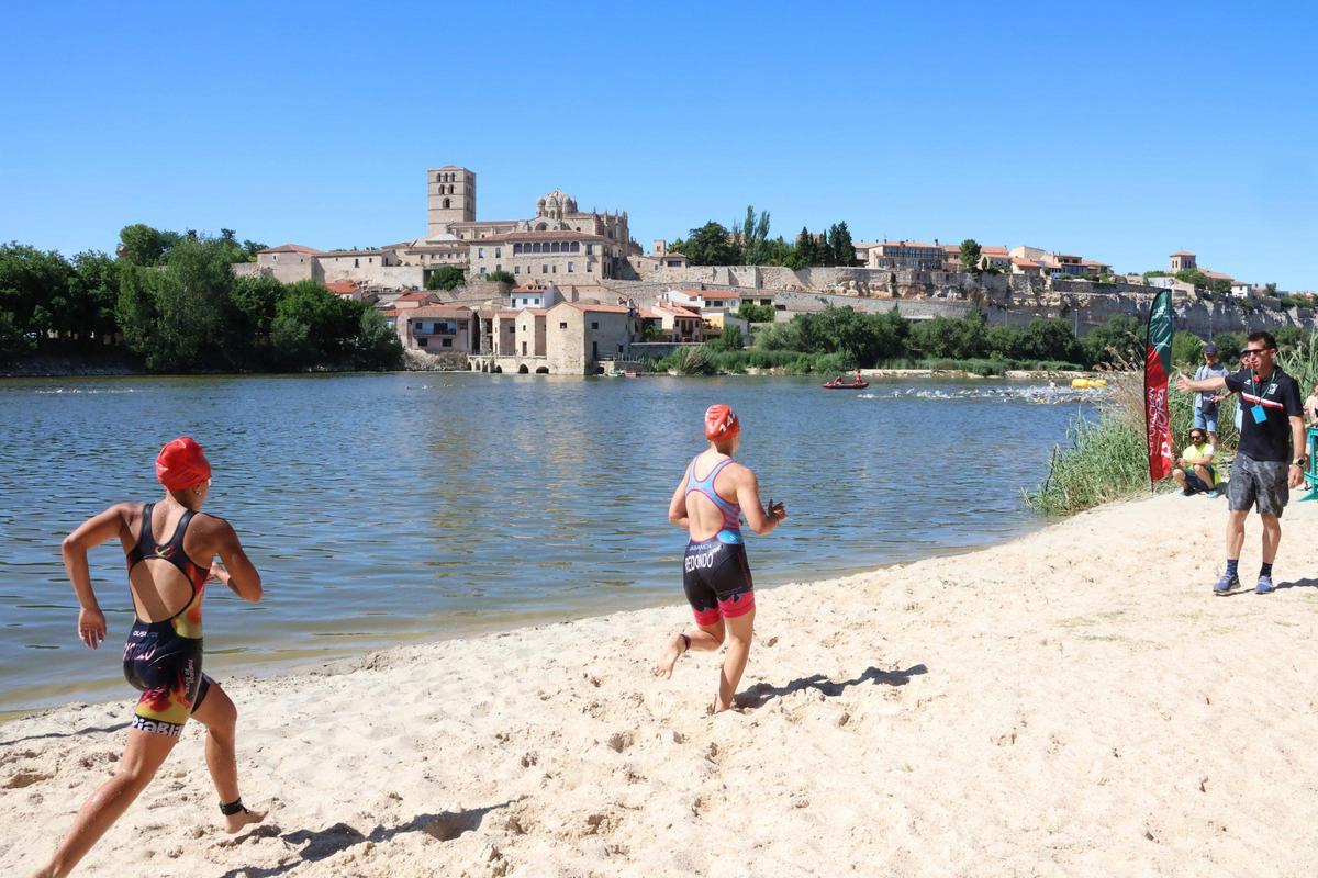 GALERÍA: Disfruta de las mejores imágenes del triunfo de Gómez y Trigo en el Triatlón Ciudad de Zamora GALERÍA: Disfruta de las mejores imágenes del triunfo de Gómez y Trigo en el Triatlón Ciudad de Zamora