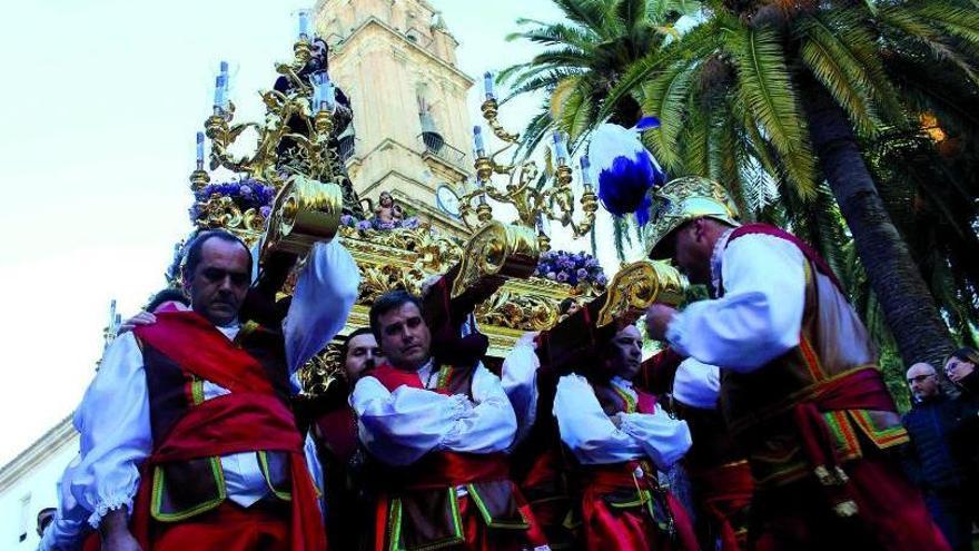 Jesús Preso: La imagen del Jueves Santo, a su salida de la parroquia de la Asunción y Ángeles.