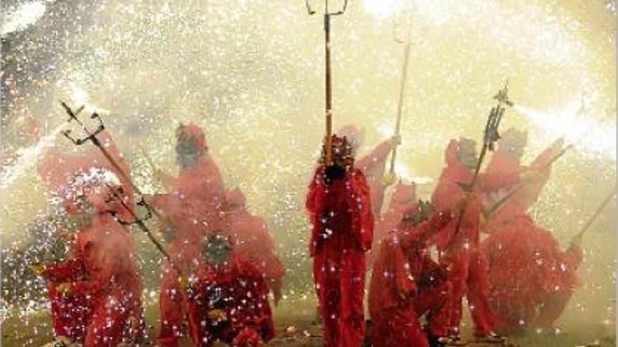 La mostra del Correfocfa petita la plaça de l&#039;ajuntament