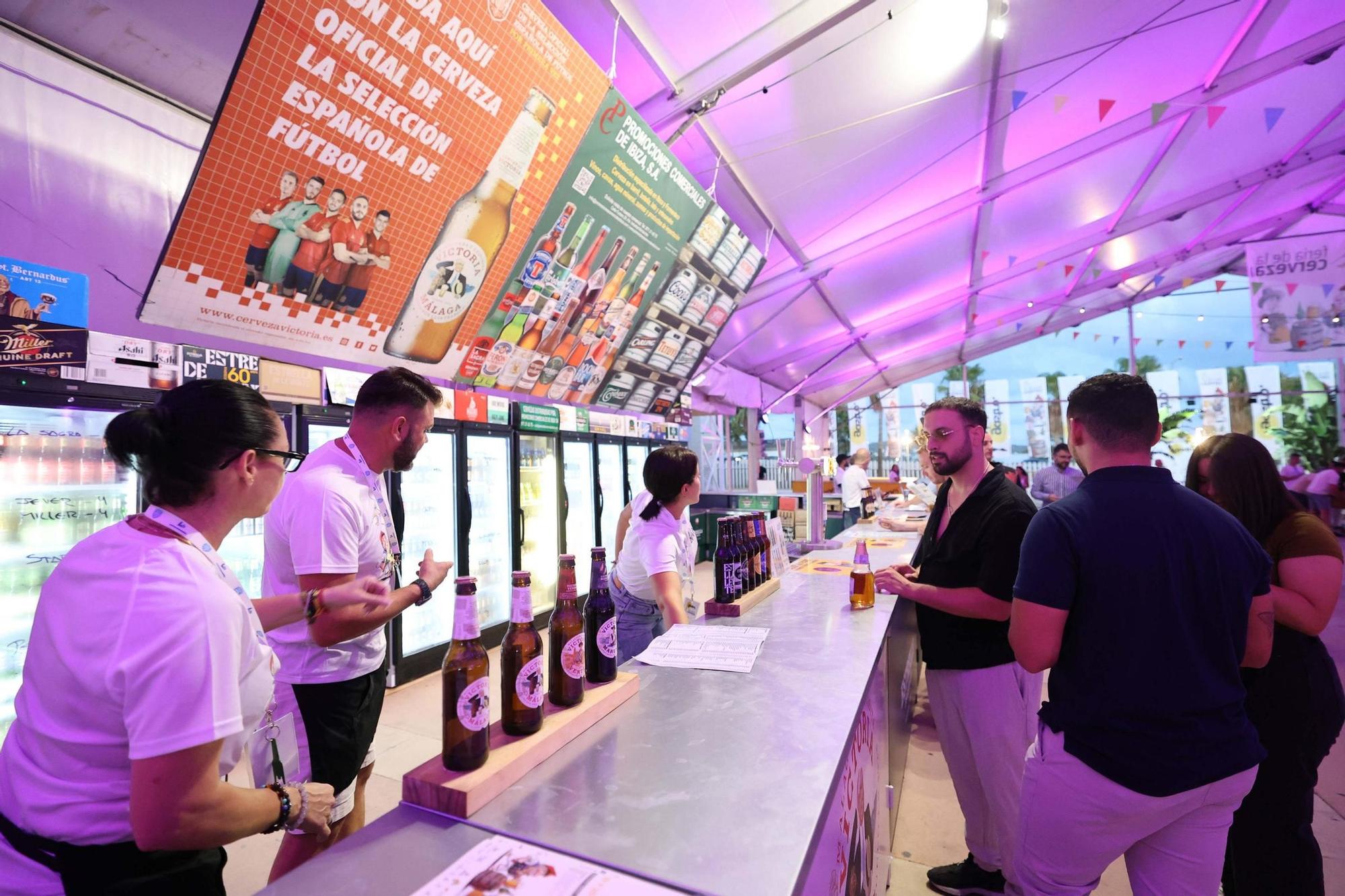 Mira todas las fotos de la Feria de la Cerveza en Ibiza