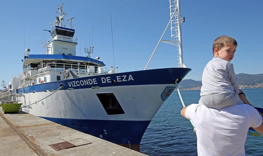 Decenas de curiosos visitaron los dos oceanográficos en Vigo // Marta G.Brea