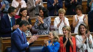 El presidente del Gobierno, Pedro Sánchez, aplaudido por su bancada y por el Ejecutivo, durante la segunda jornada del debate sobre el estado de la nación, este 13 de julio de 2022 en el Congreso.