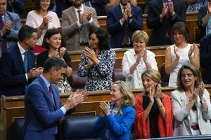 El presidente del Gobierno, Pedro Sánchez, aplaudido por su bancada y por el Ejecutivo, durante la segunda jornada del debate sobre el estado de la nación, este 13 de julio de 2022 en el Congreso.