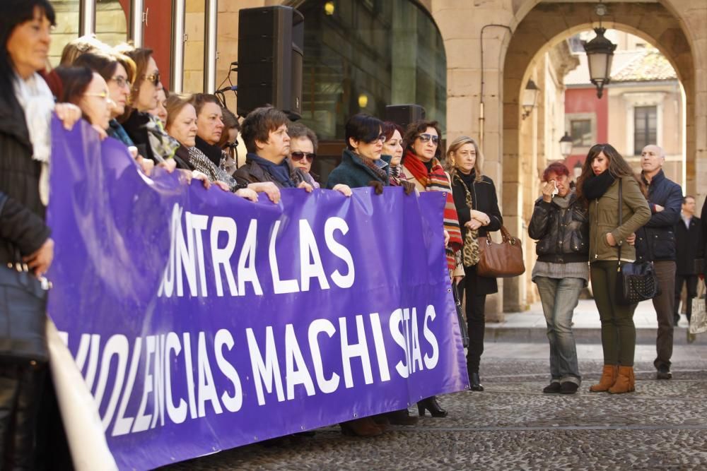 Concentración de condena contra la violencia de género tras el asesinato de Silvia Hernández Alvarez