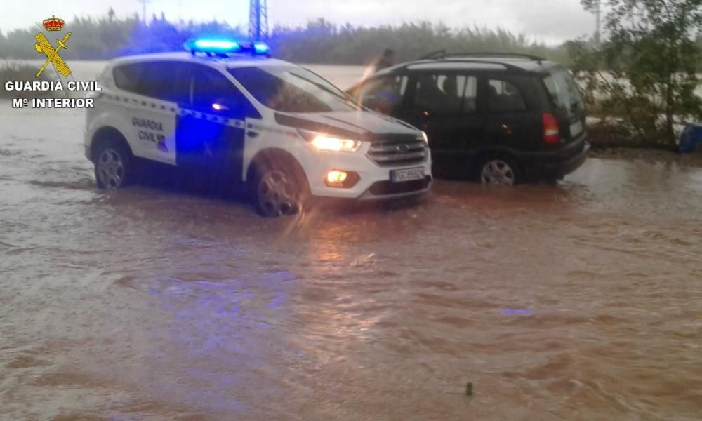 Imagen del despliegue militar en la Vega Baja para auxiliar a vecinos afectados por la gota fría.