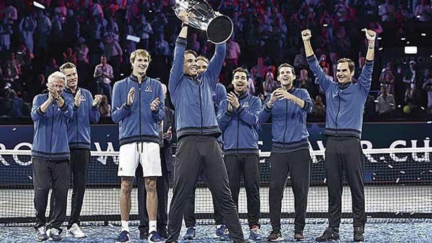 Nadal levanta el trofeo que les acredita como campeones de la Laver Cup 2019