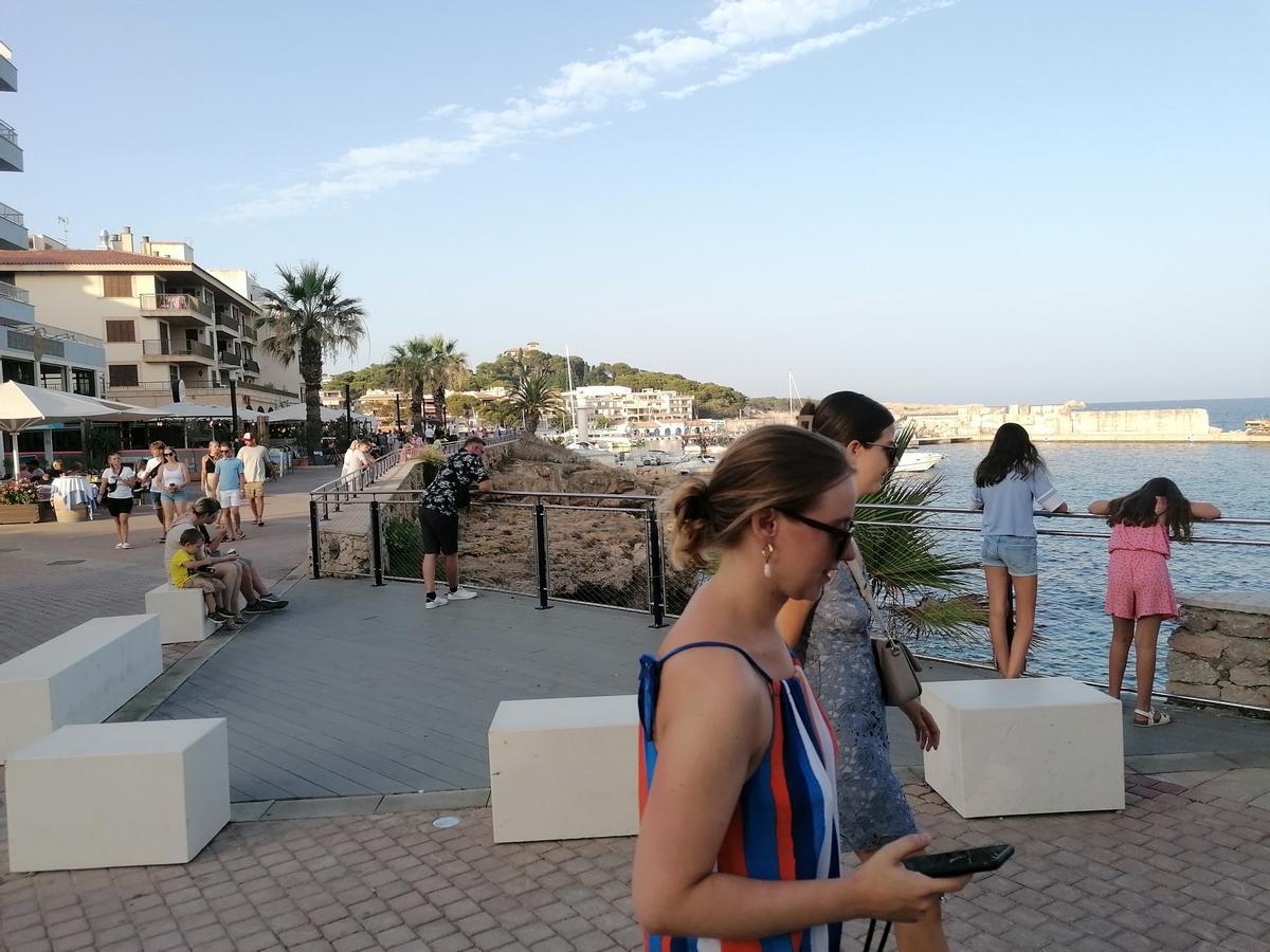 Die Meerespromenade von Cala Ratjada. Wer hat Lust, hier zu arbeiten?