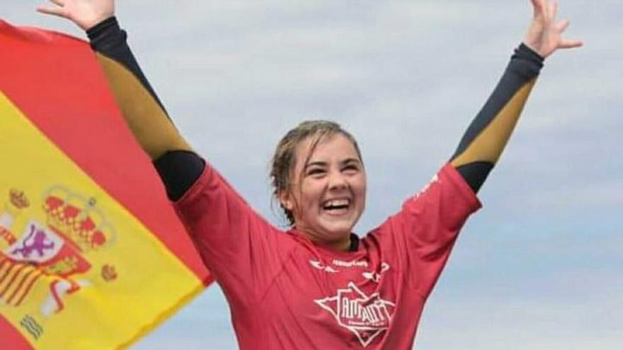 La surfista ciega Carmen López gana el Premio del Principado de Asturias al Deporte Inclusivo