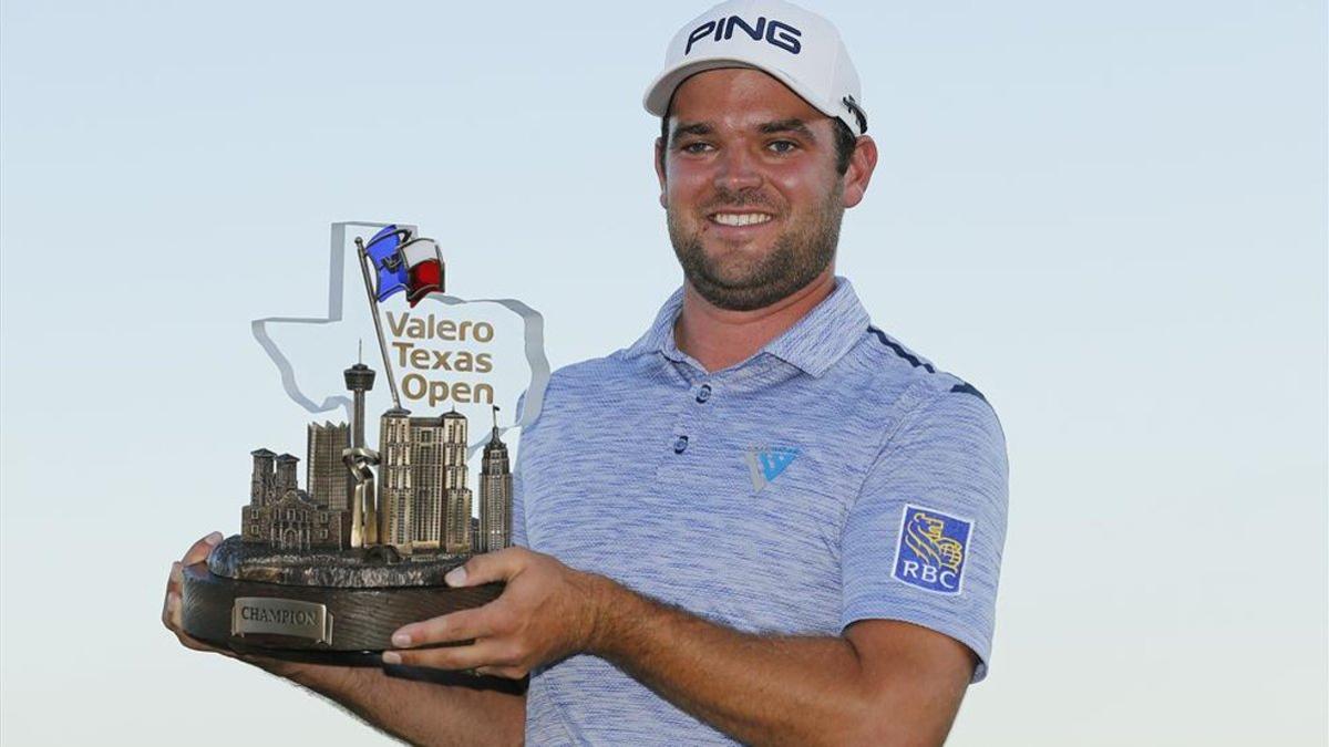 Conners, con el trofeo de campeón en San Antonio