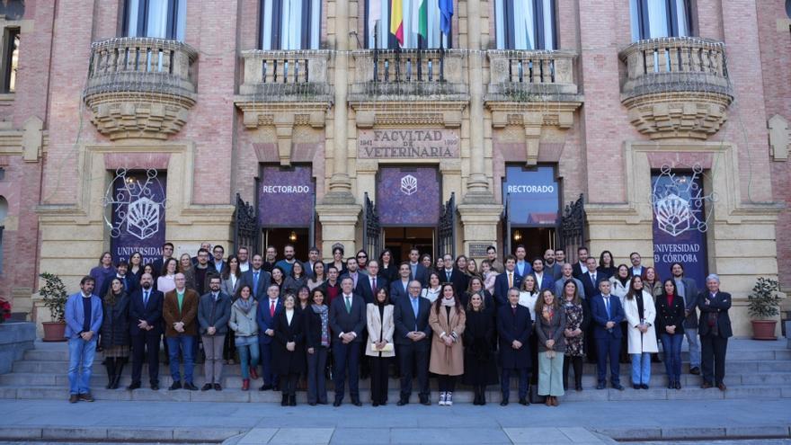 71 profesionales y estudiantes toman posesión de sus cargos en la UCO