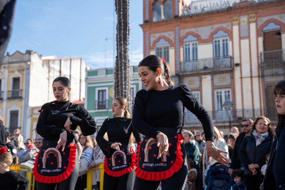 El baile flamenco se apodera de la capital extremeña.