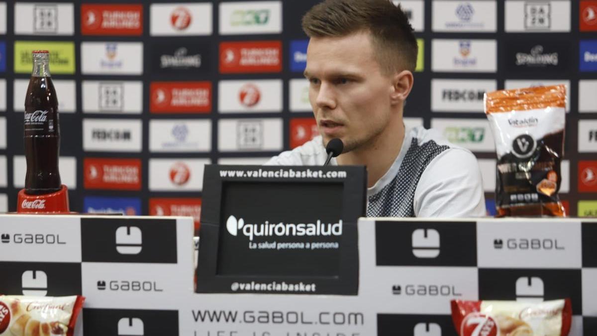 Martin Hermannsson, en la rueda de prensa en La Fonteta