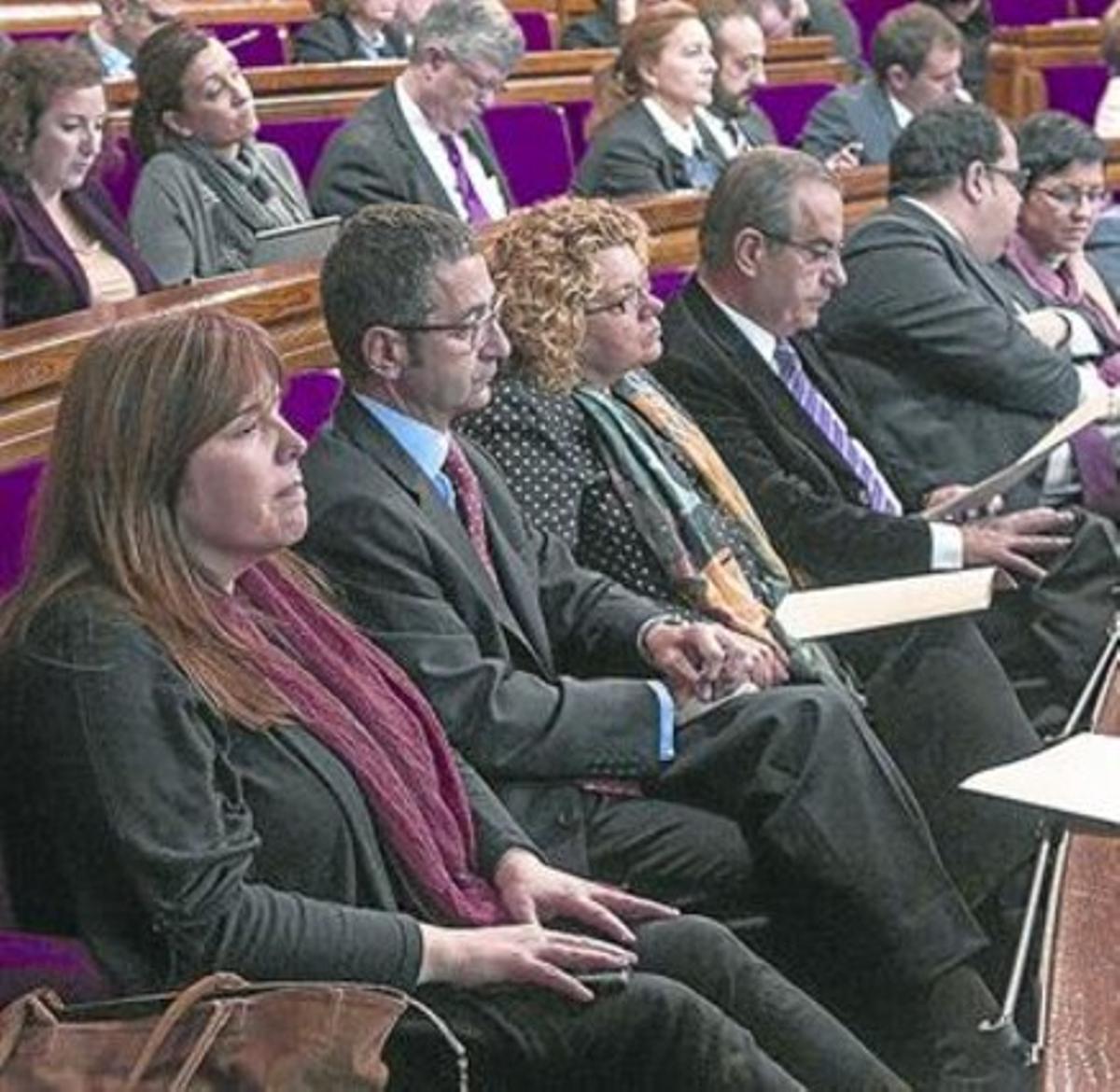 Bancada del PSC al Parlament, el dia que es va votar la consulta.