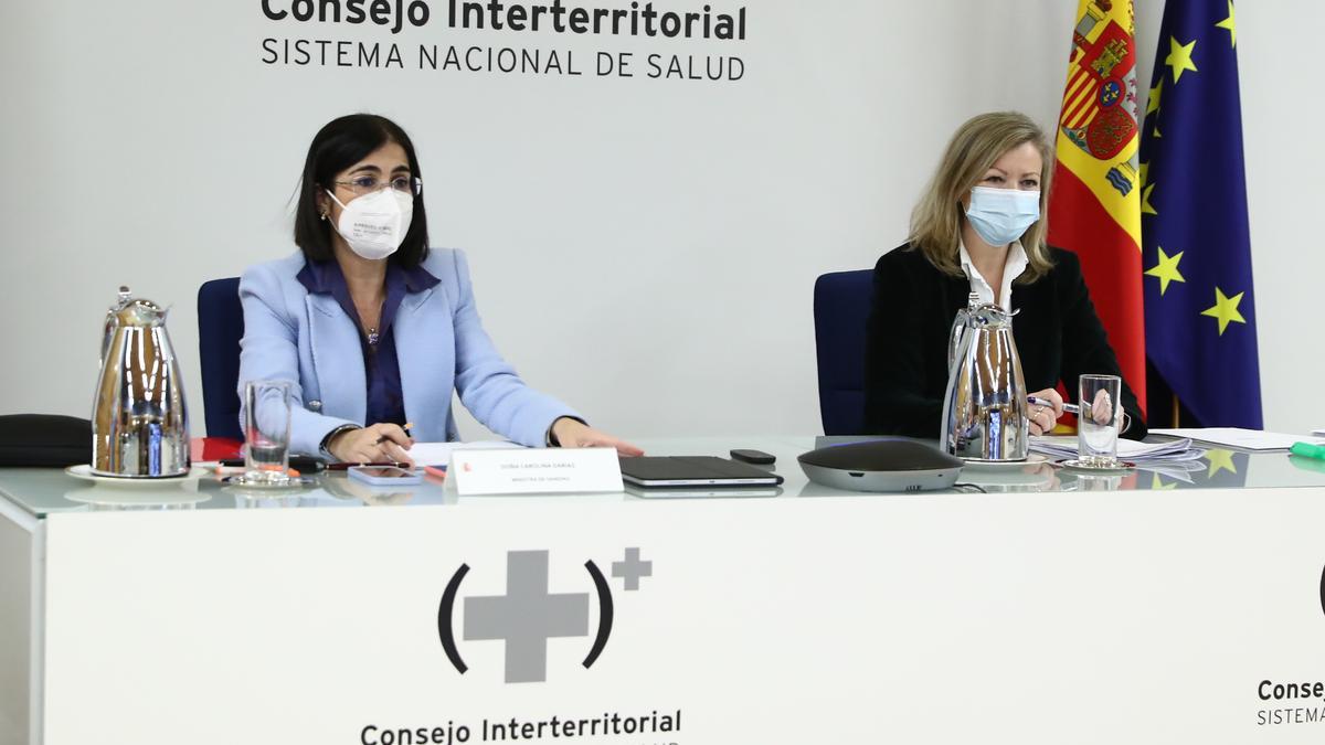 La ministra de Sanitat, Carolina Darias, a l&#039;esquerra, durant el Consell Interterritorial de Salut