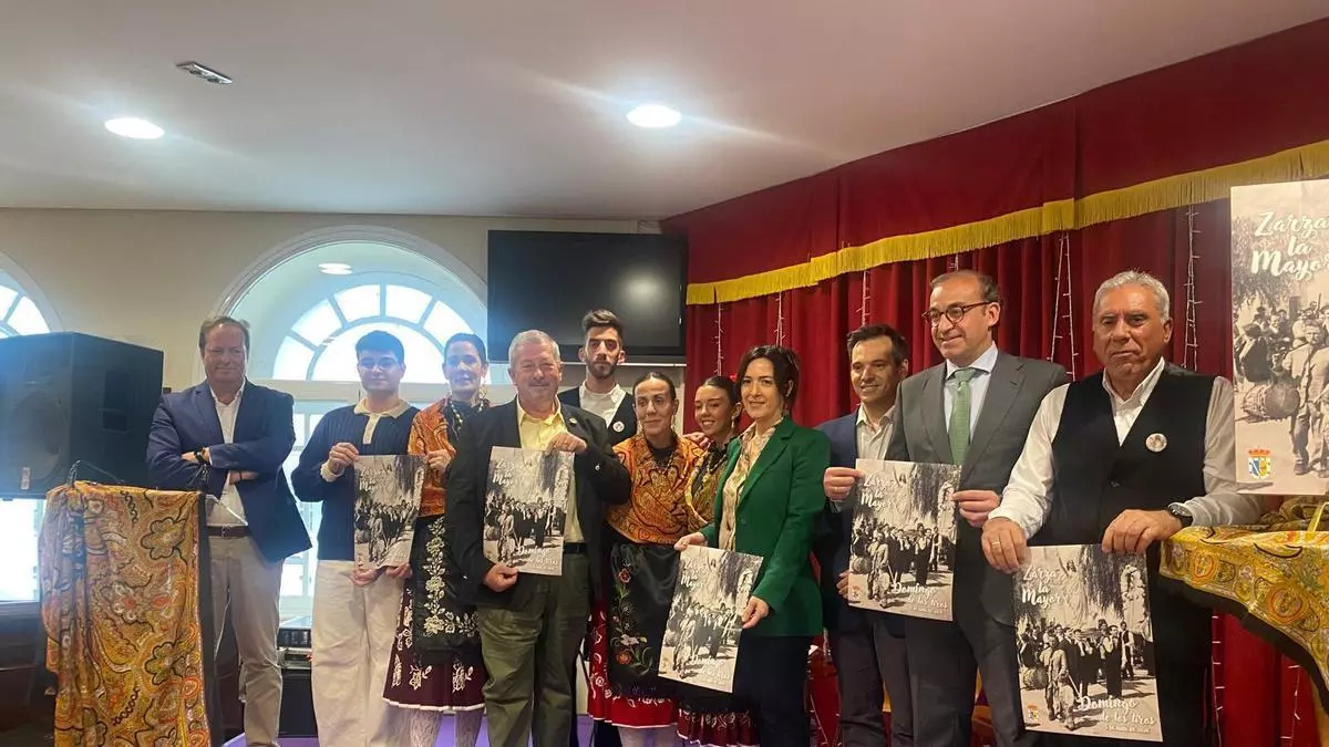 Zarza la Mayor dispara su tradición más singular: vuelve la fiesta cacereña del Domingo de los Tiros