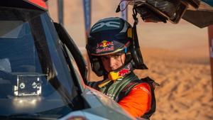 Shubaytah (Saudi Arabia), 16/01/2025.- Cristina Gutierrez of Spain and The Dacia Sandriders looks on during the eleventh stage of the 2025 Dakar Rally on Shubaytah, Saudi Arabia, 16 January 2025. (Arabia Saudita, España) EFE/EPA/DEMI BAAUW. dakar 2025