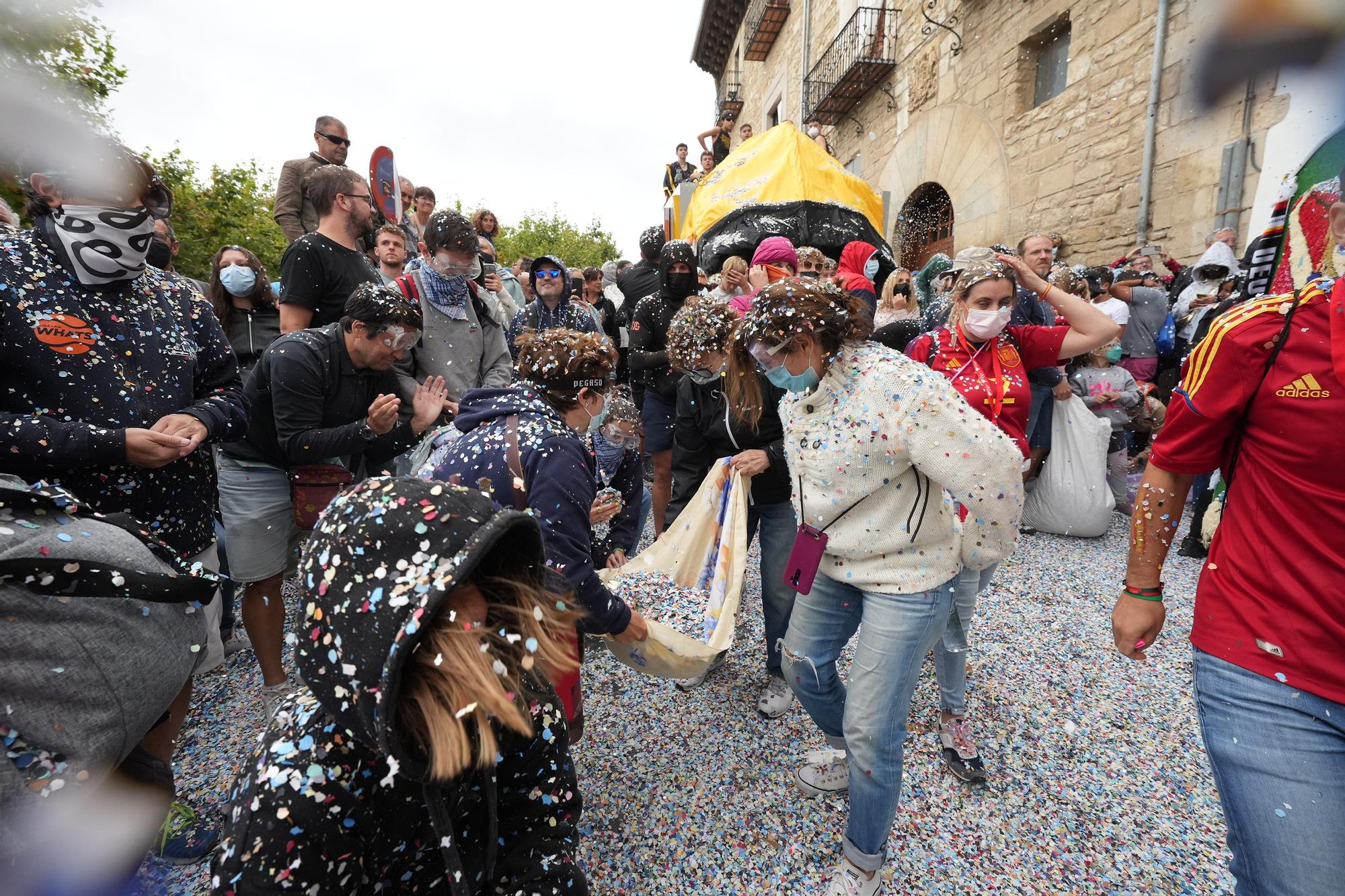 Búscate en el desfile de carrozas y disfraces de l'Anunci de Morella