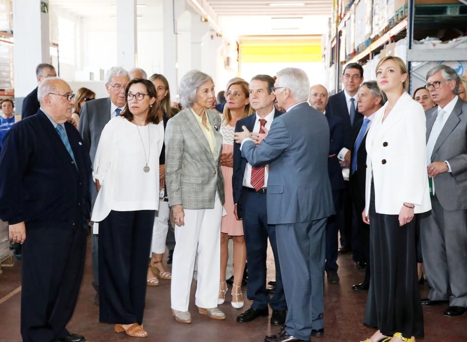 La reina Sofía visita el Banco de Alimentos de Vigo