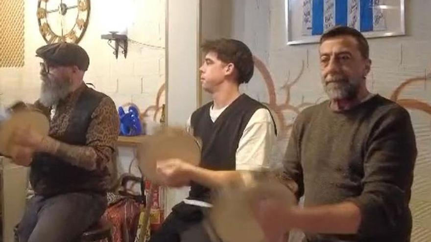 Tradición a golpe de pandeireta: "Sen os informantes non hai transmisión"