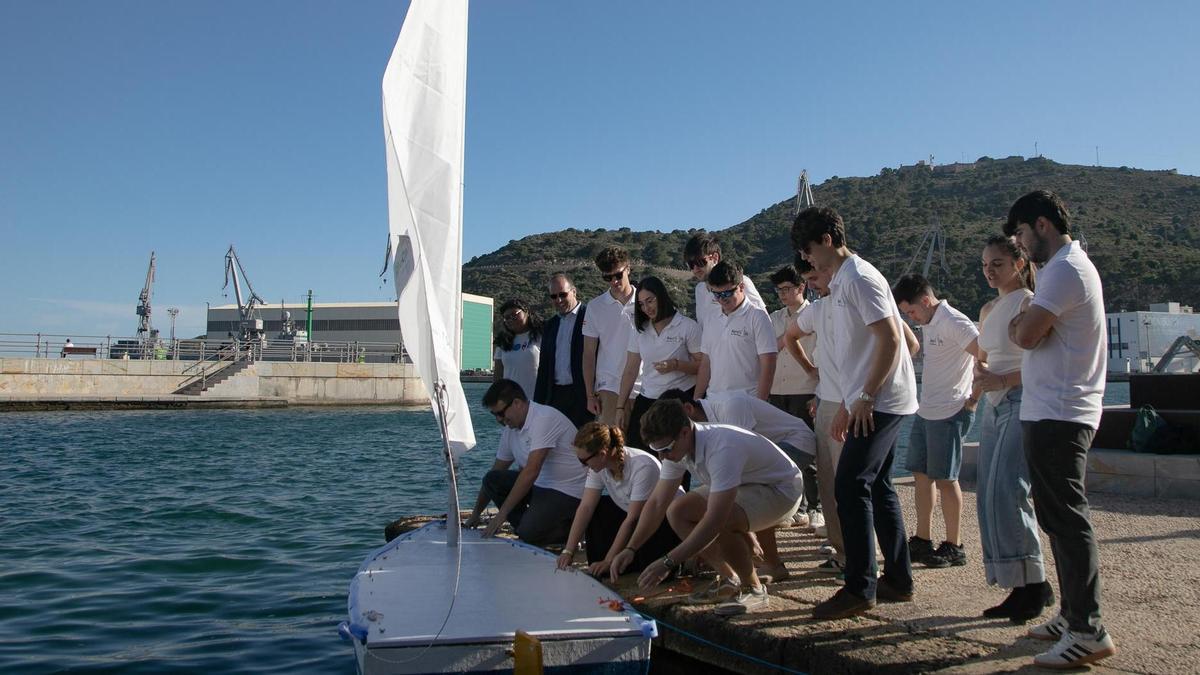 La UPCT bota el Jaloque, el velero autónomo que competirá sin tripulación